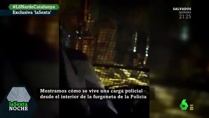 Mostramos en exclusiva cómo se vive una carga policial en Cataluña desde el interior de la furgoneta de la Policía