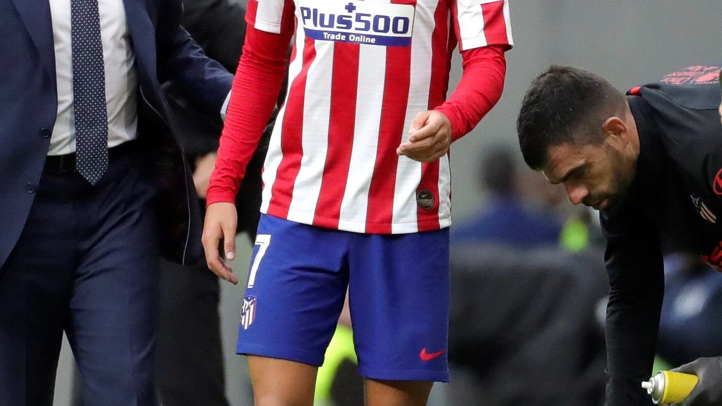 Joao Félix, con cara de dolor