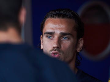 Antoine Griezmann, en el banquillo durante un partido Antoine Griezmann, en el banquillo durante un partido