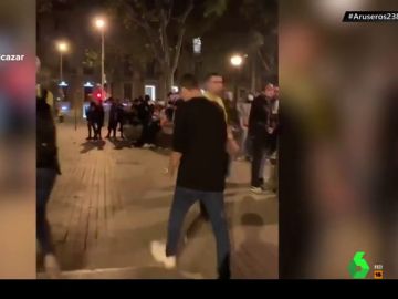 Vende anfetaminas y cocaína a voces en plena batalla campal en Barcelona Vende anfetaminas y cocaína a voces en plena batalla campal en Barcelona