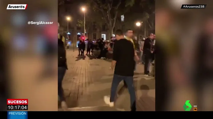 Vende anfetaminas y cocaína a voces en plena batalla campal en Barcelona