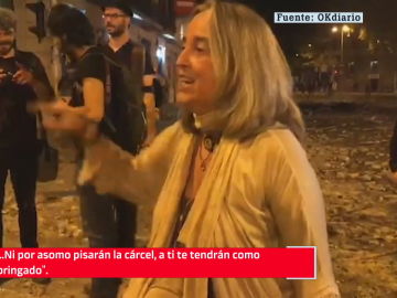 Una vecina abronca a los CDR en Barcelona Una vecina abronca a los CDR en Barcelona