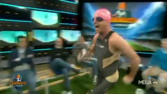 De locos: Cristóbal Soria se viste de triatleta para mofarse de Vinícius De locos: Cristóbal Soria se viste de triatleta para mofarse de Vinícius