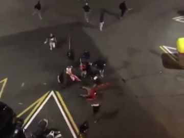 Prisión para los dos ultras que apalearon a un manifestante independentista Prisión para los dos ultras que apalearon a un manifestante independentista