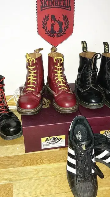 Botas de Leandro con símbolos 'Skinhead' Botas de Leandro con símbolos 'Skinhead'