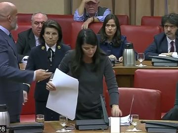 Momento de la expulsión de Macarena Olona de la Diputación Permanente Momento de la expulsión de Macarena Olona de la Diputación Permanente