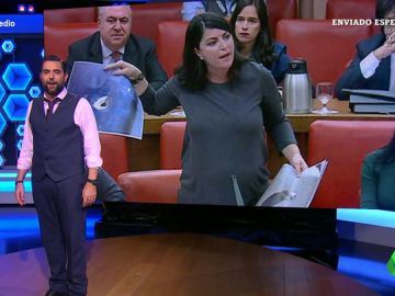 El momentazo de Macarena Olona, la diputada de Vox que demuestra que se han convertido en "anti-sistema" El momentazo de Macarena Olona, la diputada de Vox que demuestra que se han convertido en "anti-sistema"