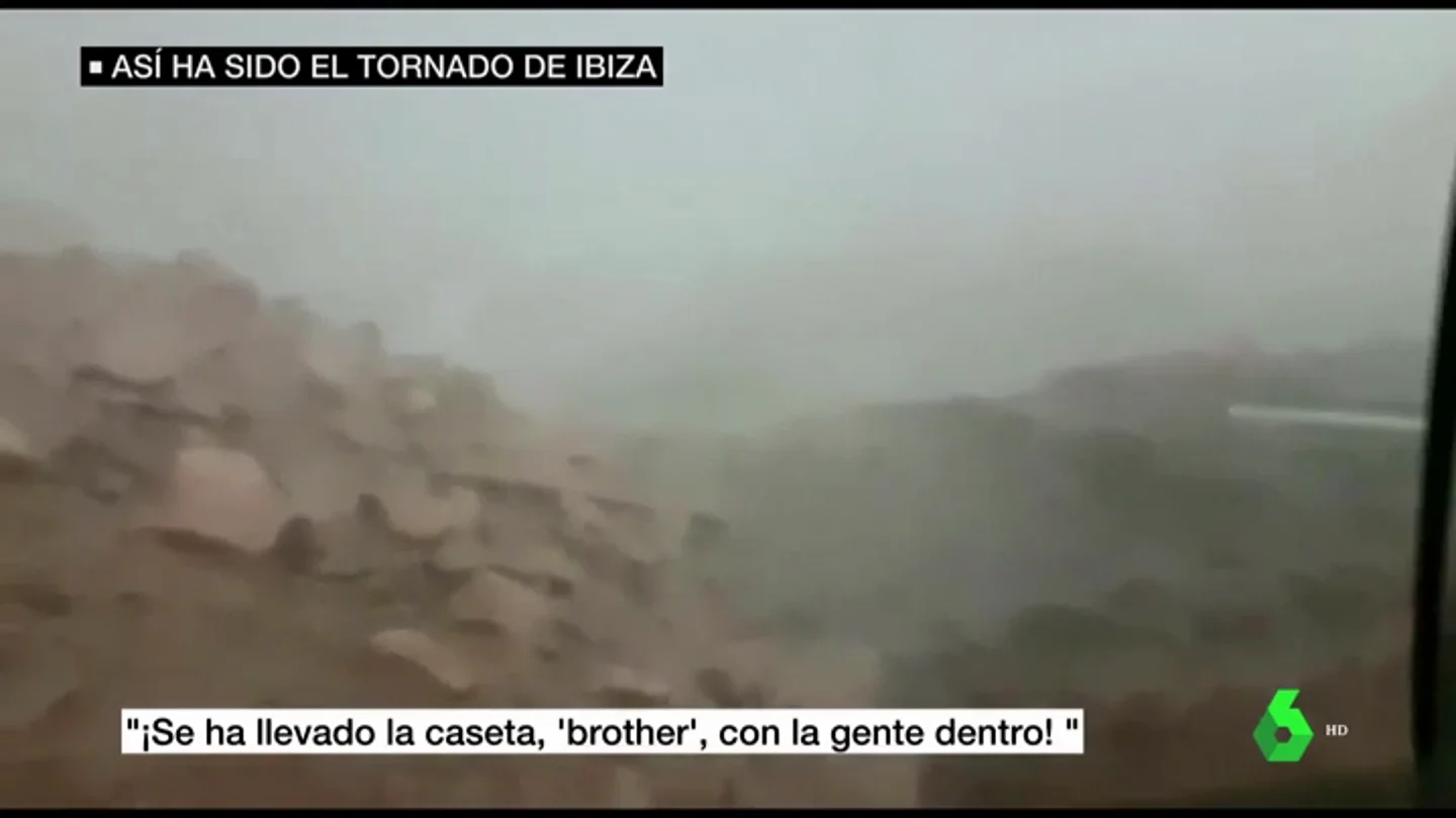 Un tornado arranca una caseta de obra en Ibiza Un tornado arranca una caseta de obra en Ibiza