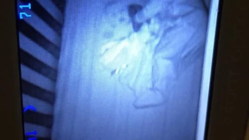 En la imagen del intercomunicador de su bebé parecía que había un 'bebé fantasma'