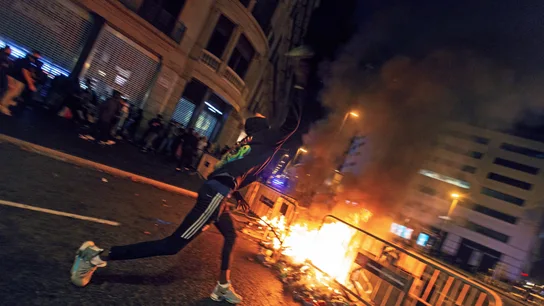 Un manifestante en las inmediaciones de la plaza de Cataluña Un manifestante en las inmediaciones de la plaza de Cataluña