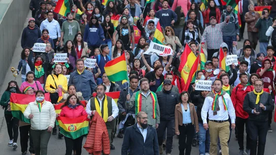 Seguidores del expresidente Carlos Mesa participan en el segundo día de protestas en Chile Cientos de seguidores del expresidente Carlos Mesa participan en el segundo día de protestas este martes, en La Paz