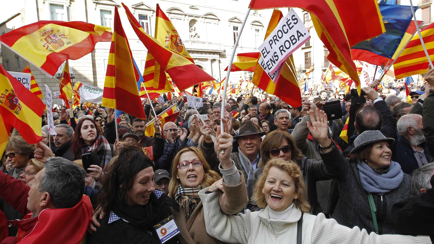 Imagen de archivo de una manifestación contra la independencia convocada por Sociedad Civil Catalana. Imagen de archivo de una manifestación contra la independencia convocada por Sociedad Civil Catalana.