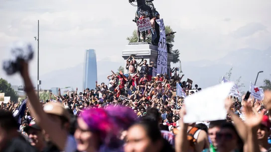Miles de manifestantes protestan contra el Gobierno en Santiago (Chile) Miles de manifestantes protestan contra el Gobierno en Santiago (Chile)