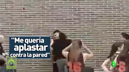 Habla el árbitro que fue amenazado por la mujer de un entrenador: "Me dijo que me iba a hacer una pegatina" Habla el árbitro que fue amenazado por la mujer de un entrenador: "Me dijo que me iba a hacer una pegatina"