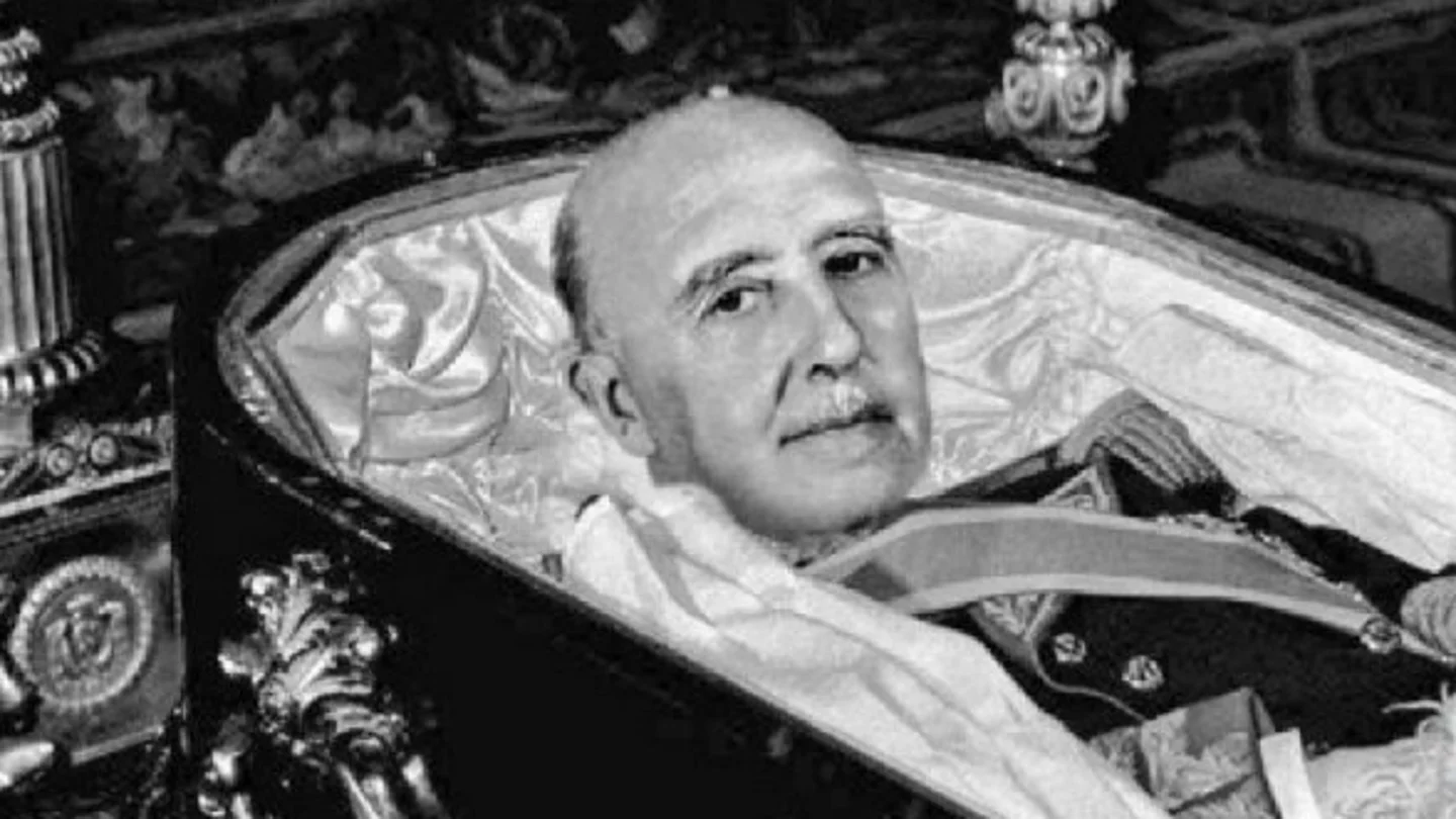 Meme sobre la exhumación de Franco Meme sobre la exhumación de Franco