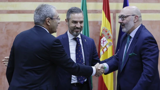 El Gobierno de Andalucía firma con Vox el acuerdo para aprobar el Presupuesto 2020 El Gobierno de Andalucía firma con Vox el acuerdo para aprobar el Presupuesto 2020
