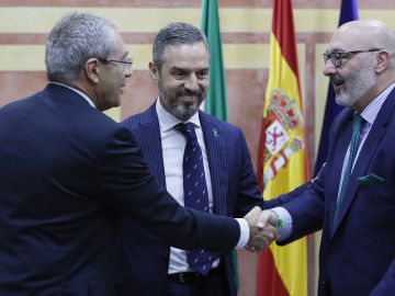 El Gobierno de Andalucía firma con Vox el acuerdo para aprobar el Presupuesto 2020 El Gobierno de Andalucía firma con Vox el acuerdo para aprobar el Presupuesto 2020