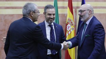 El Gobierno de Andalucía firma con Vox el acuerdo para aprobar el Presupuesto 2020