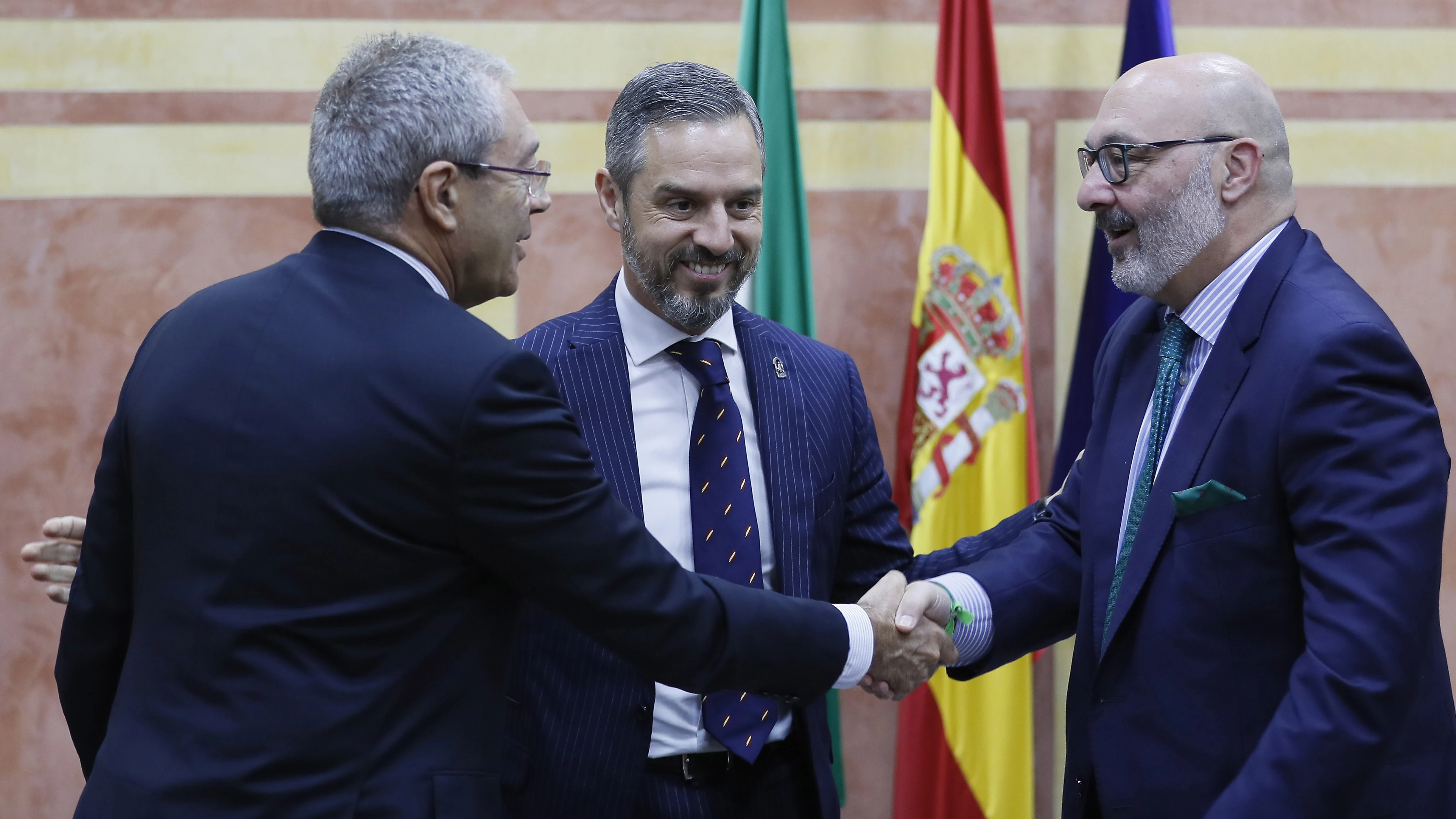 El Gobierno de Andalucía firma con Vox el acuerdo para aprobar el Presupuesto 2020