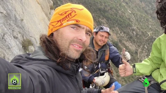 Denuncian al escalador que murió en el Himalaya y a su acompañante por escalar sin licencia Denuncian al escalador que murió en el Himalaya y a su acompañante por escalar sin licencia