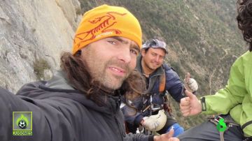 Denuncian al escalador que murió en el Himalaya y a su acompañante por escalar sin licencia