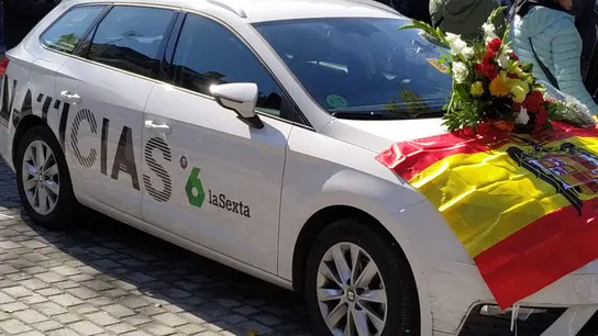 Atacan un coche de laSexta Noticias Atacan un coche de laSexta Noticias