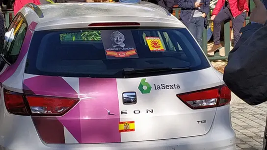 Atacan un coche de laSexta Noticias Atacan un coche de laSexta Noticias