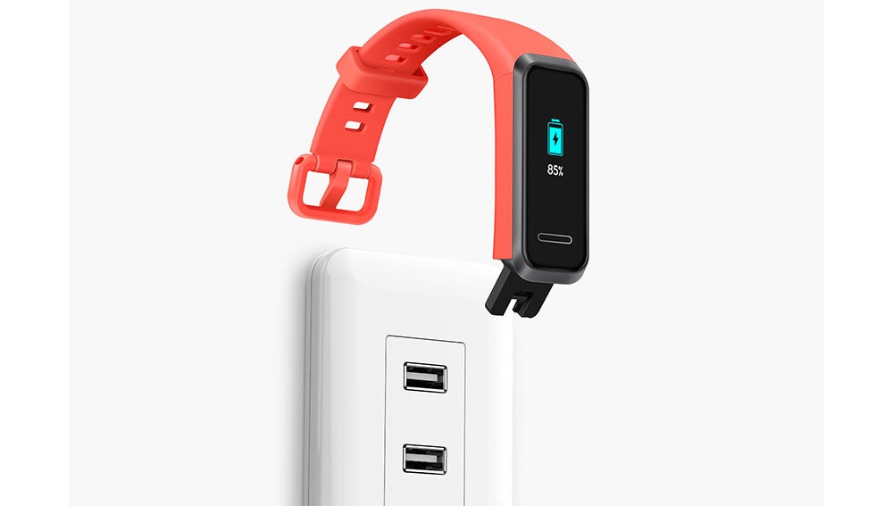 La Huawei Band 4 se conecta directamente al enchufe