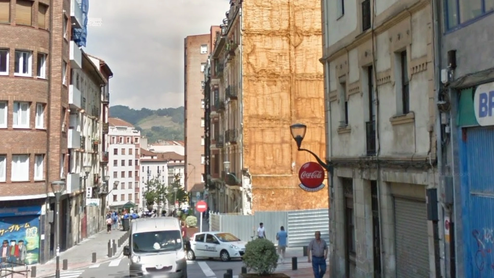 La calle Bruno Mauricio, situada en el barrio de Bilbao la Vieja, en la que han ocurrido los hechos 