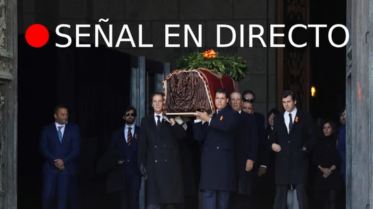 Los familiares de Franco trasladan el ataúd Los familiares de Franco trasladan el ataúd