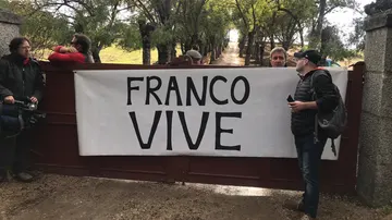Protestas en el Valle de los Caídos contra la exhumación de Franco