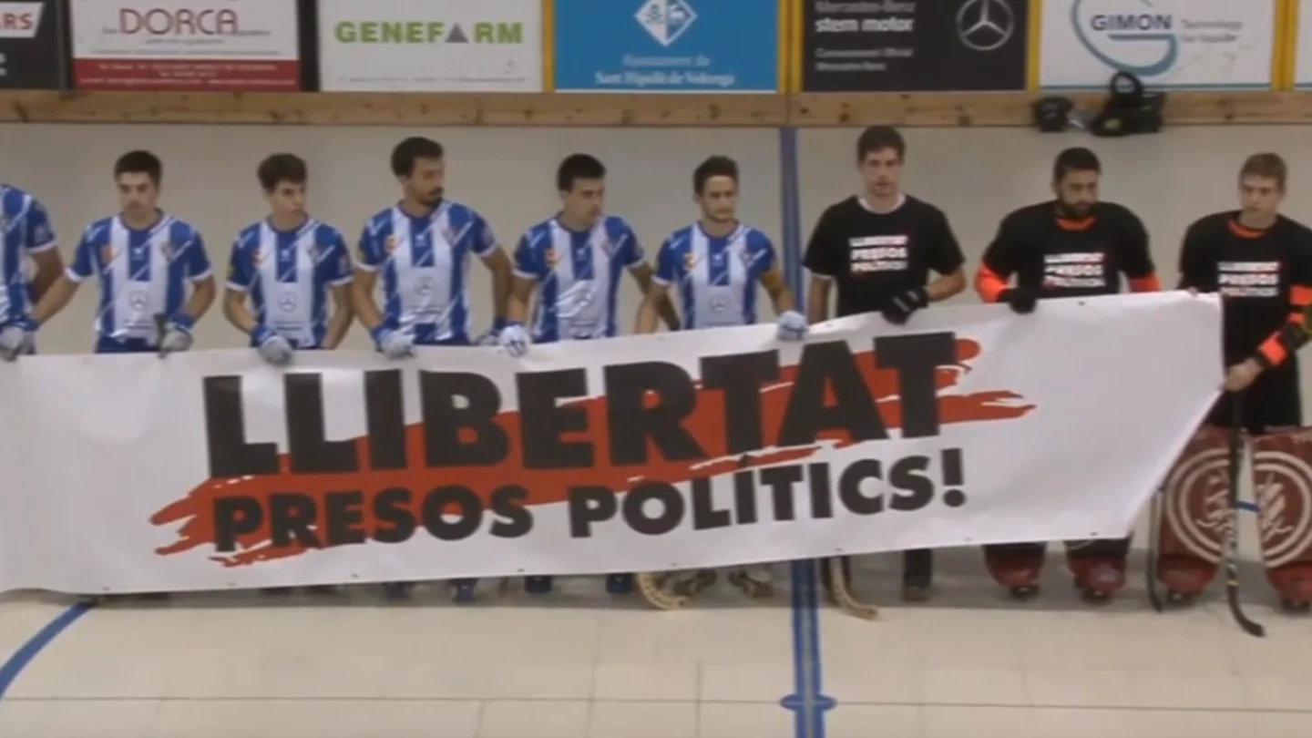 Reivindicación política en un partido de hockey patines Reivindicación política en un partido de hockey patines