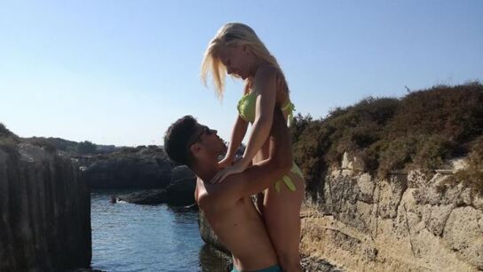 El joven y su novia en una fotograf&iacute;a de redes sociales