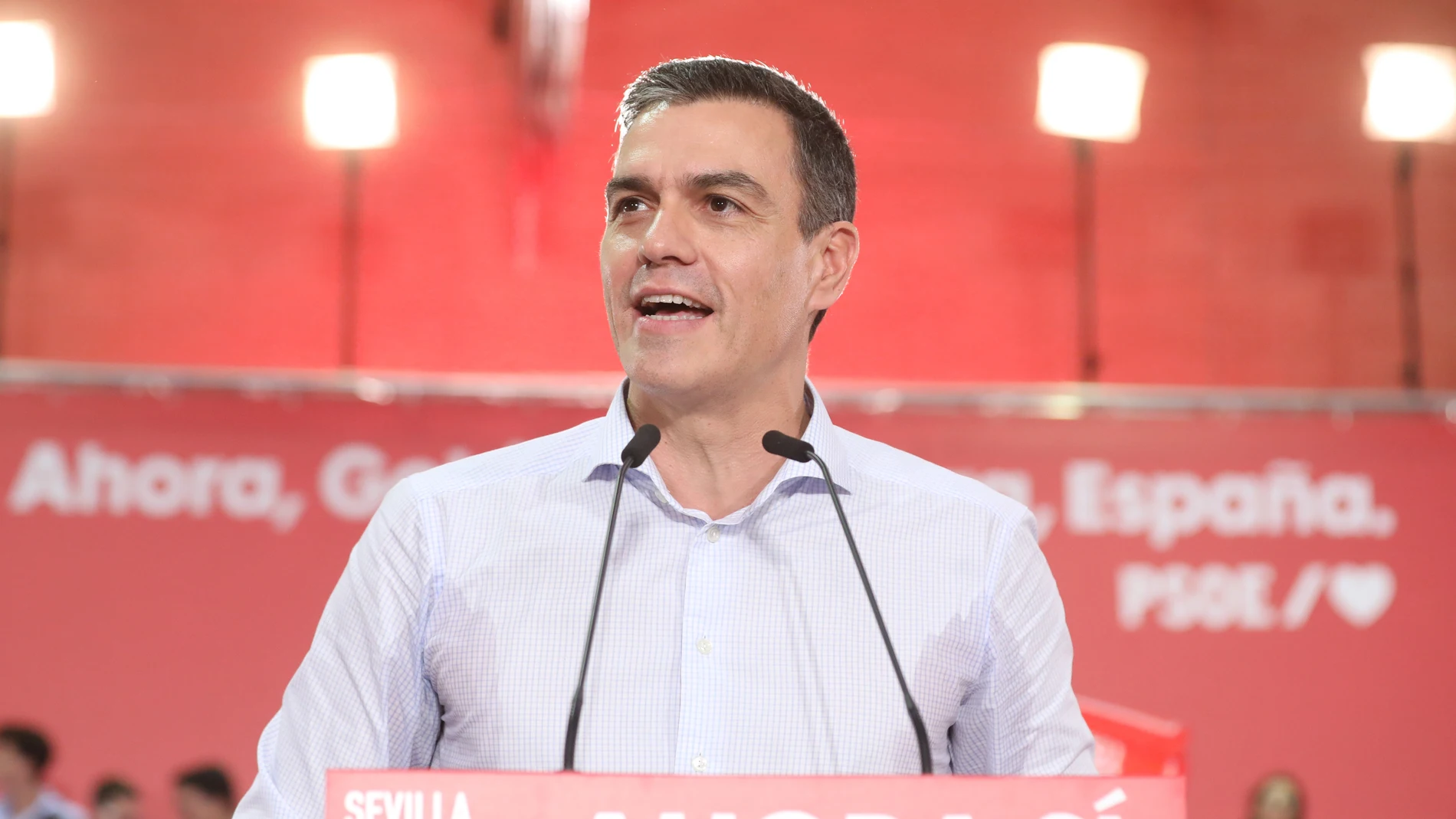Pedro Sánchez en un acto de campaña de las elecciones generales del 10N, Sevilla