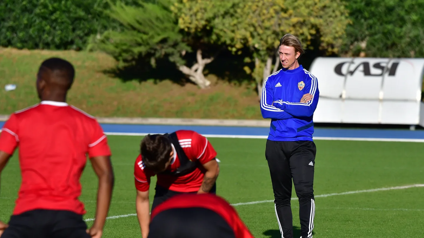 Guti dirige su primer entrenamiento con el Almería Guti dirige su primer entrenamiento con el Almería