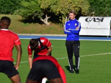 Guti dirige su primer entrenamiento con el Almería Guti dirige su primer entrenamiento con el Almería