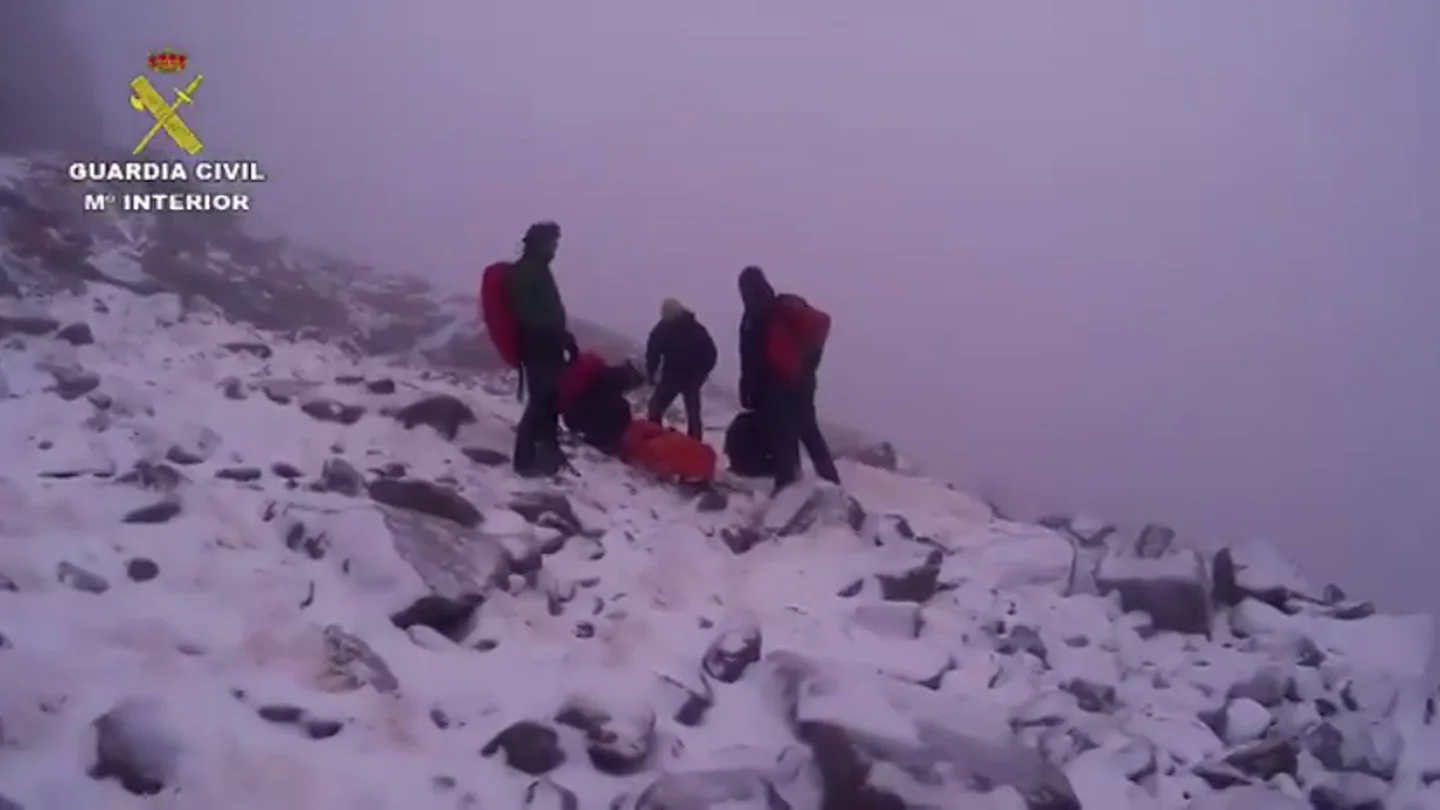 La Guardia Civil evacúa el cuerpo sin vida de un senderista desaparecido en la sierra de Gredos La Guardia Civil evacúa el cuerpo sin vida de un senderista desaparecido en la sierra de Gredos