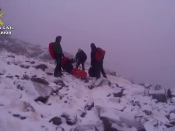 La Guardia Civil evacúa el cuerpo sin vida de un senderista desaparecido en la sierra de Gredos La Guardia Civil evacúa el cuerpo sin vida de un senderista desaparecido en la sierra de Gredos