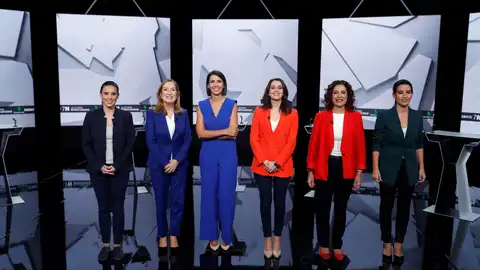 Las cinco representantes junto a la periodista Ana Pastor Las cinco representantes junto a la periodista Ana Pastor
