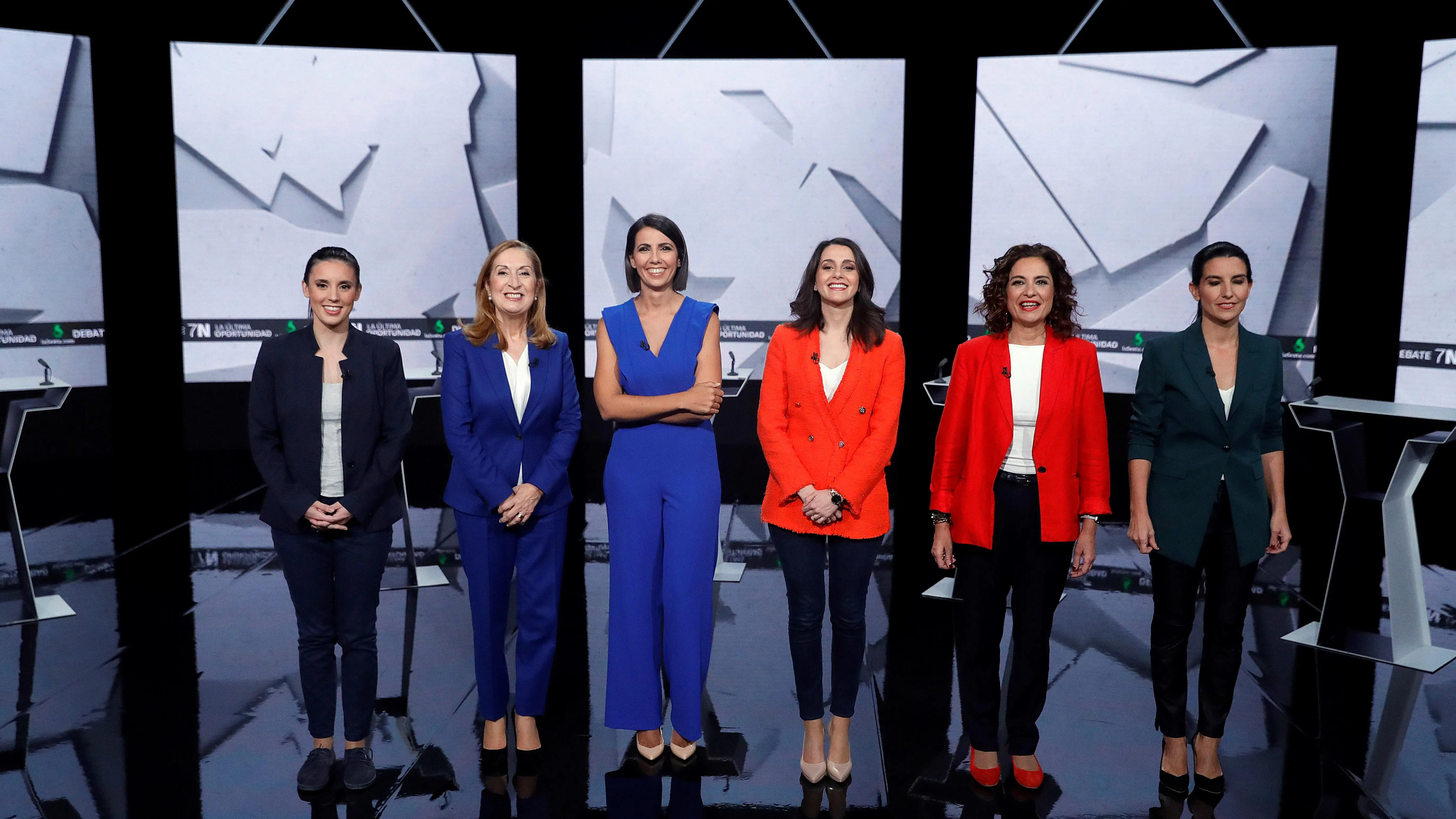 Las cinco representantes junto a la periodista Ana Pastor 