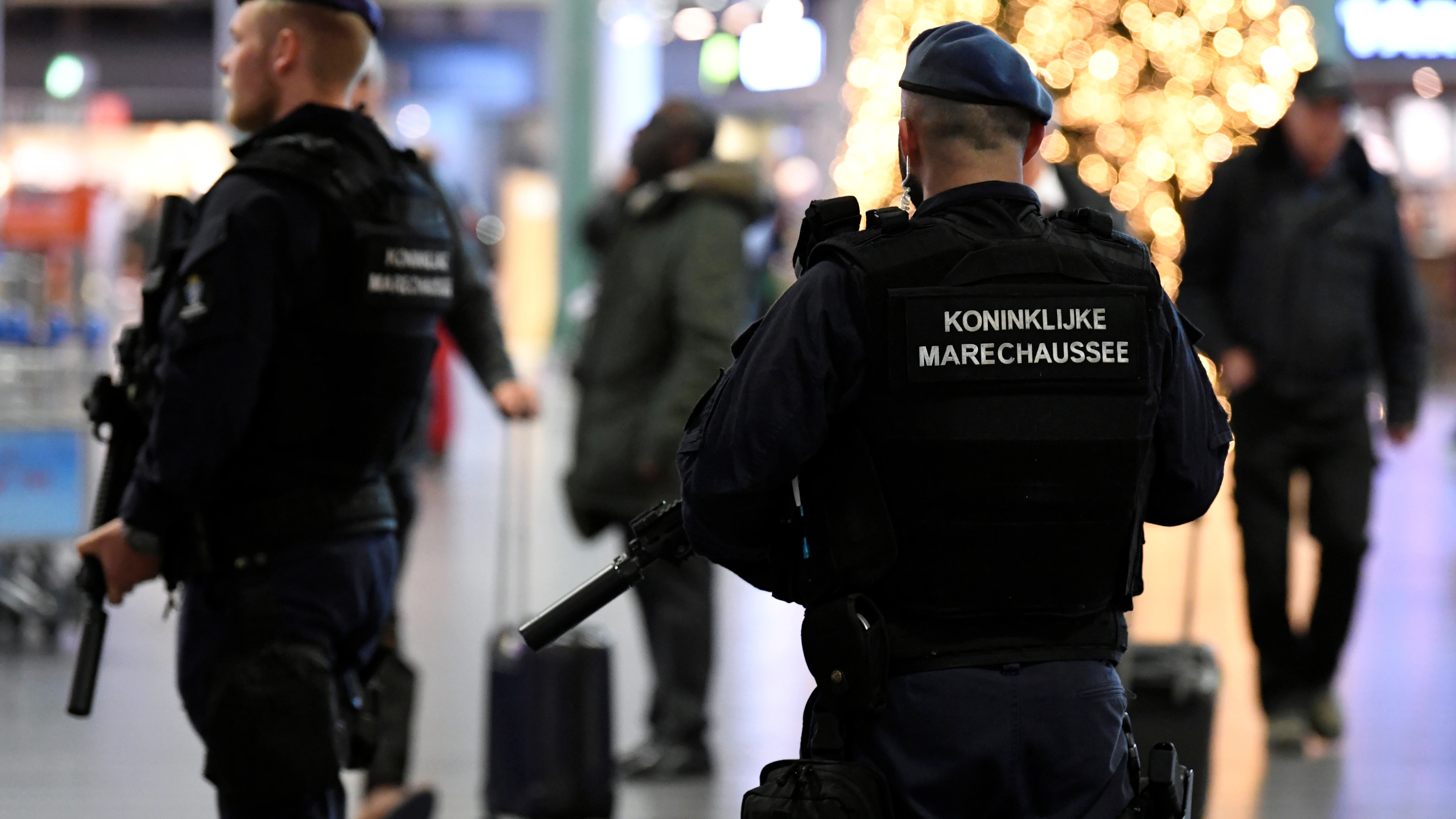 Policía en el Aeropuerto de Ámsterdam