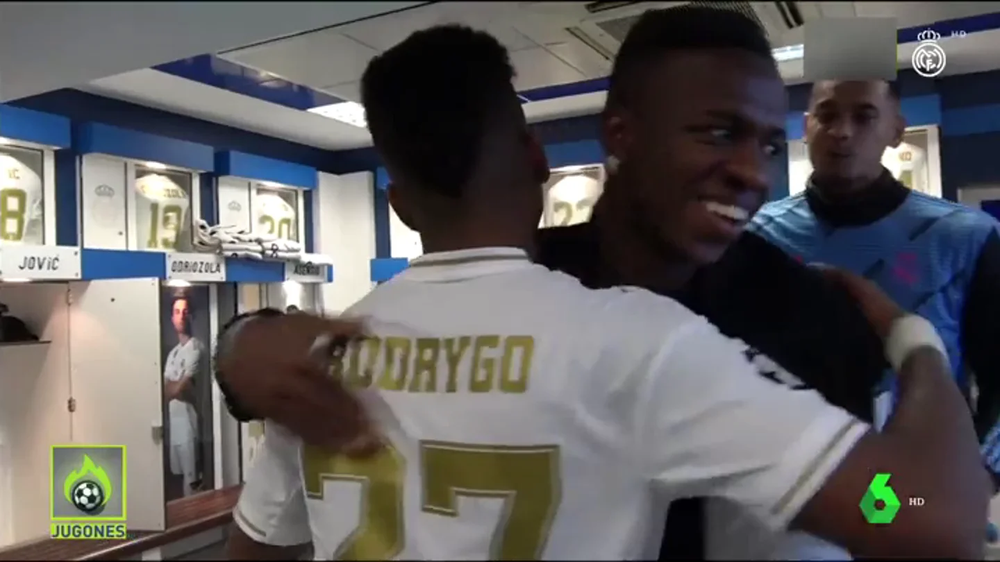 Pedrerol: "Bien por ese abrazo de Vinícius a Rodrygo; los dos tienen la ilusión de triunfar en el Real Madrid" Pedrerol: "Bien por ese abrazo de Vinícius a Rodrygo; los dos tienen la ilusión de triunfar en el Real Madrid"
