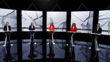 Irene Montero, Ana Pastor, Inés Arrimadas, María Jesús Montero y Rocío Monasterio en el debate del 7N