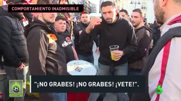 Ultras del Galatasaray lanzan objetos a un cámara de 'El Chiringuito' en Madrid
