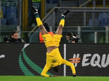 Ntcham celebra un gol recordando a la muerte de Mussolini Ntcham celebra un gol recordando a la muerte de Mussolini