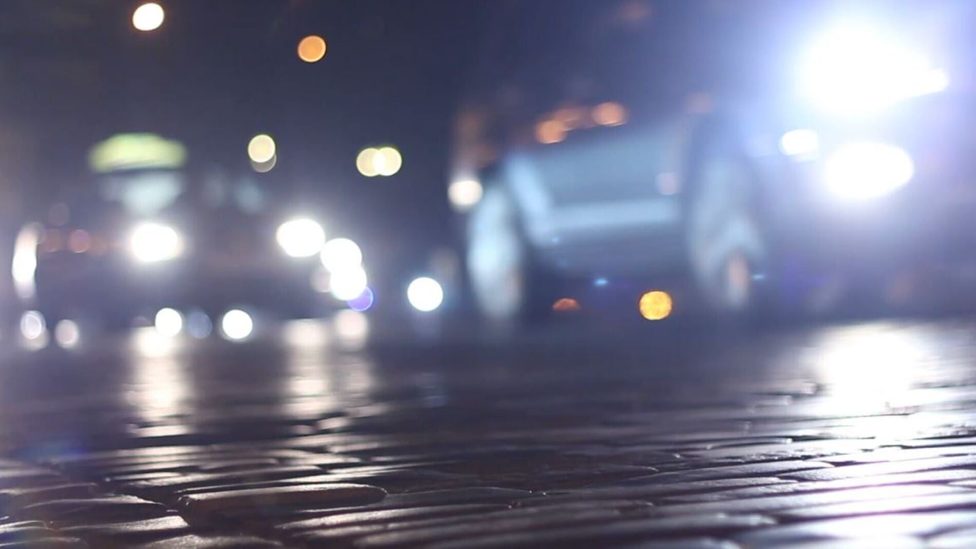 Luces largas o de carretera: &iquest;cu&aacute;ndo las puedo usar y cu&aacute;l es la multa por un uso indebido?