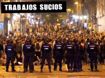 Antidisturbios frente a los manifestantes en la Via Laietana de Barcelona Antidisturbios frente a los manifestantes en la Via Laietana de Barcelona