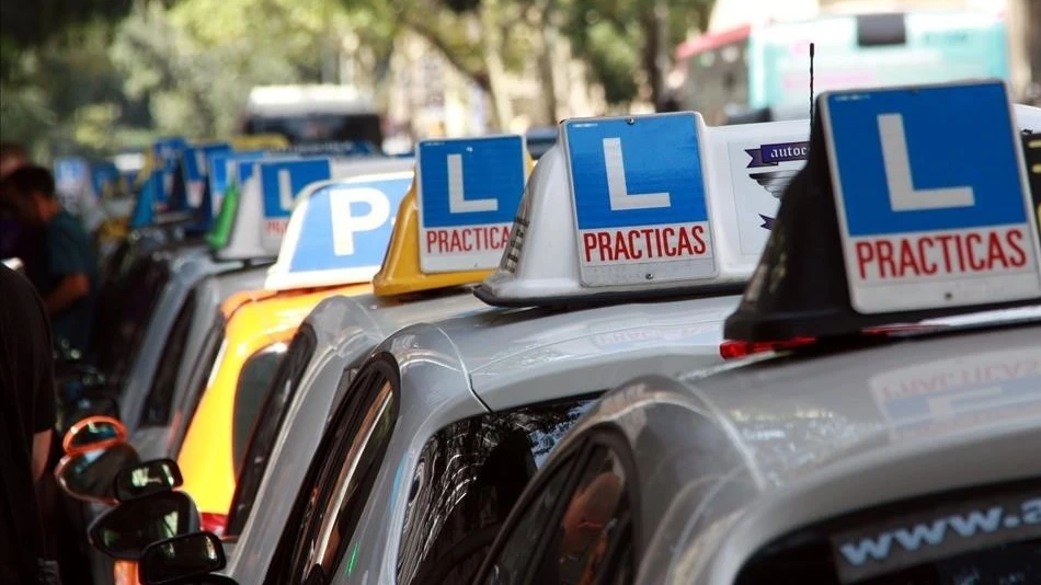 Imagen de archivo de coches de autoescuela