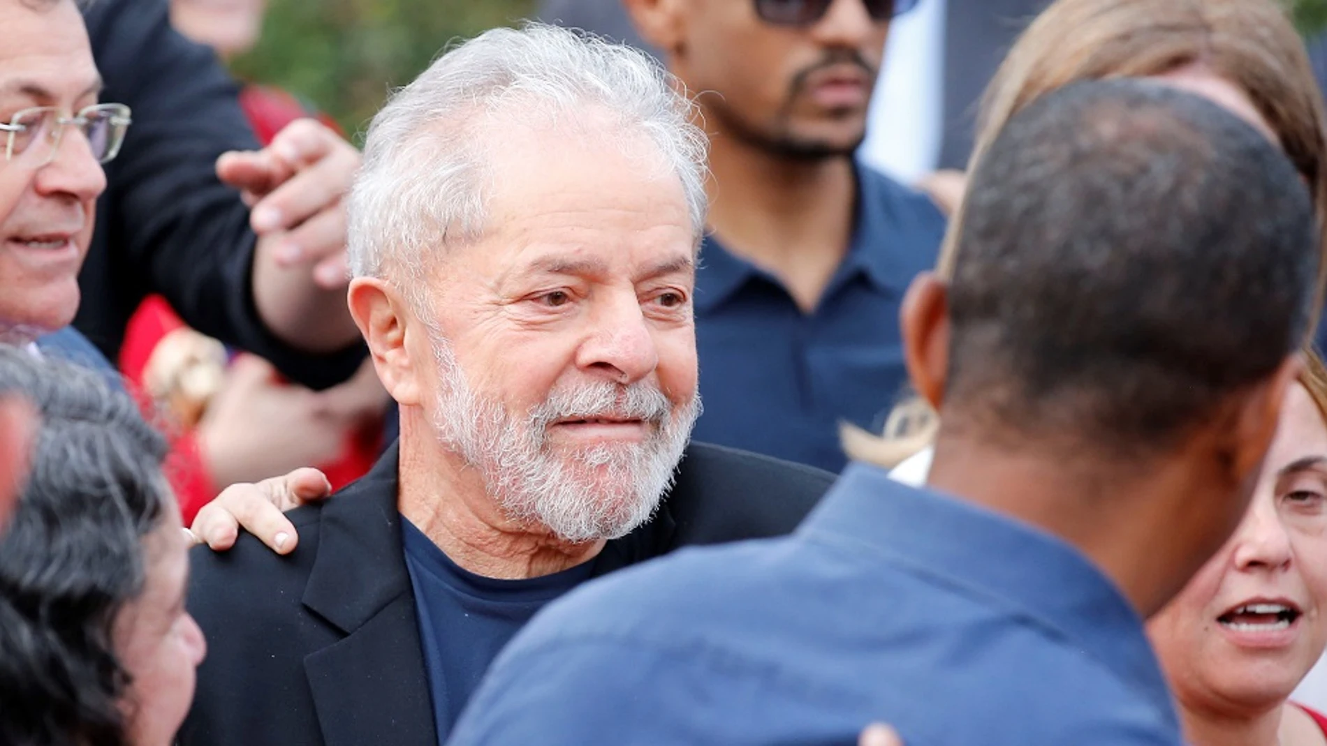 El expresidente brasileño Lula da Silva a su salida de prisión