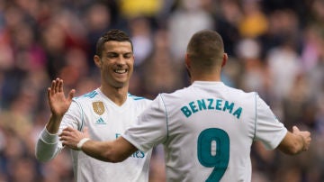 Cristiano Ronaldo, con Karim Benzema